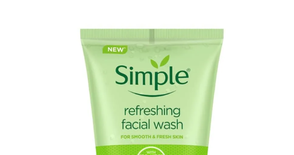 Simple Kind to Skin Refreshing Facial Wash with Vitamin B5+E
